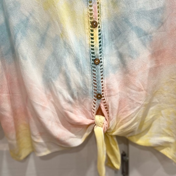 Beautiful tie dye blouse - Picture 2 of 9